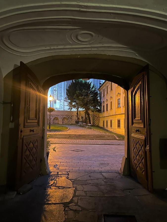 Csaky Palace Bratislava 1 Appartement Buitenkant foto