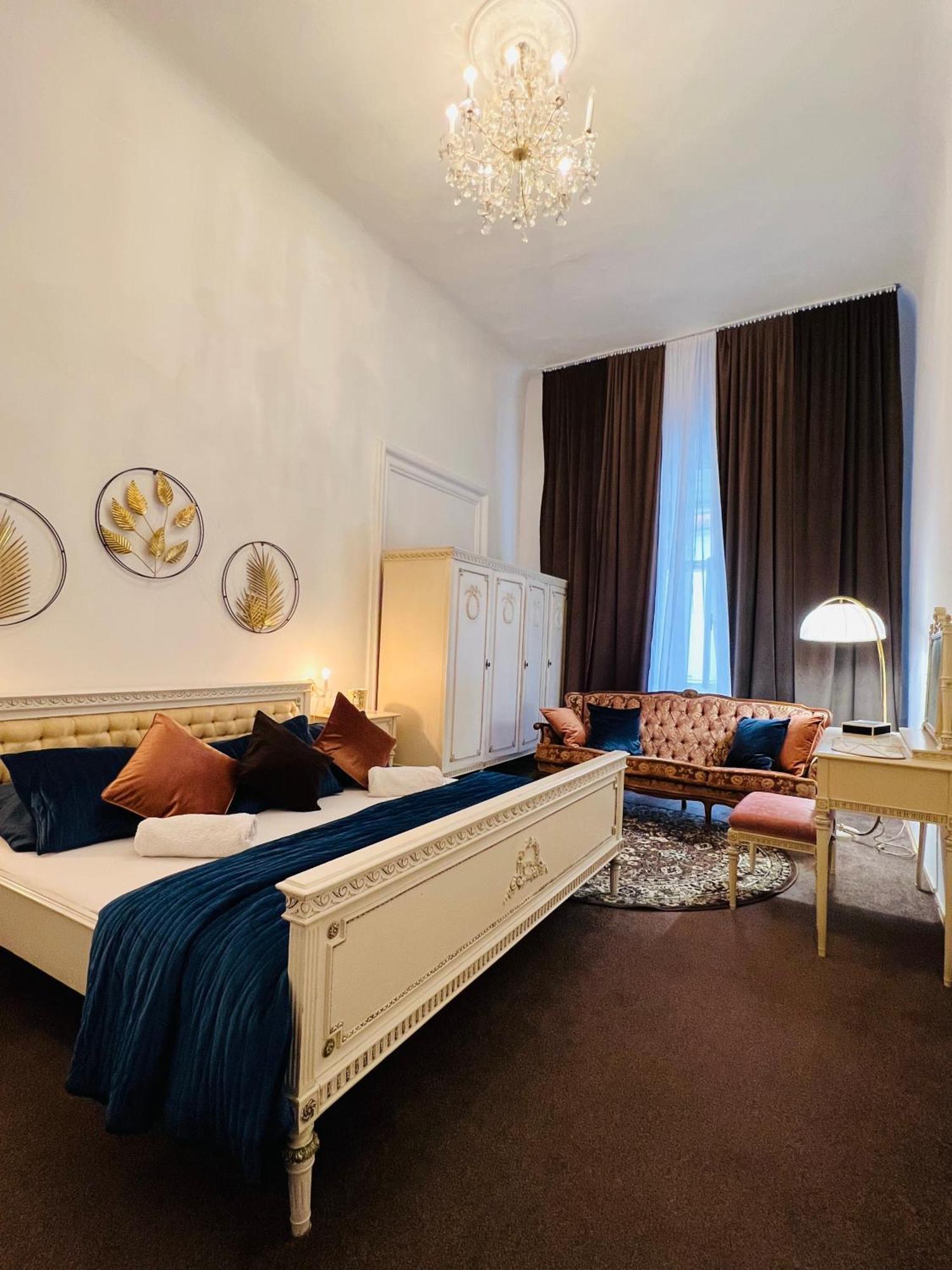 Csaky Palace Bratislava 1 Appartement Buitenkant foto