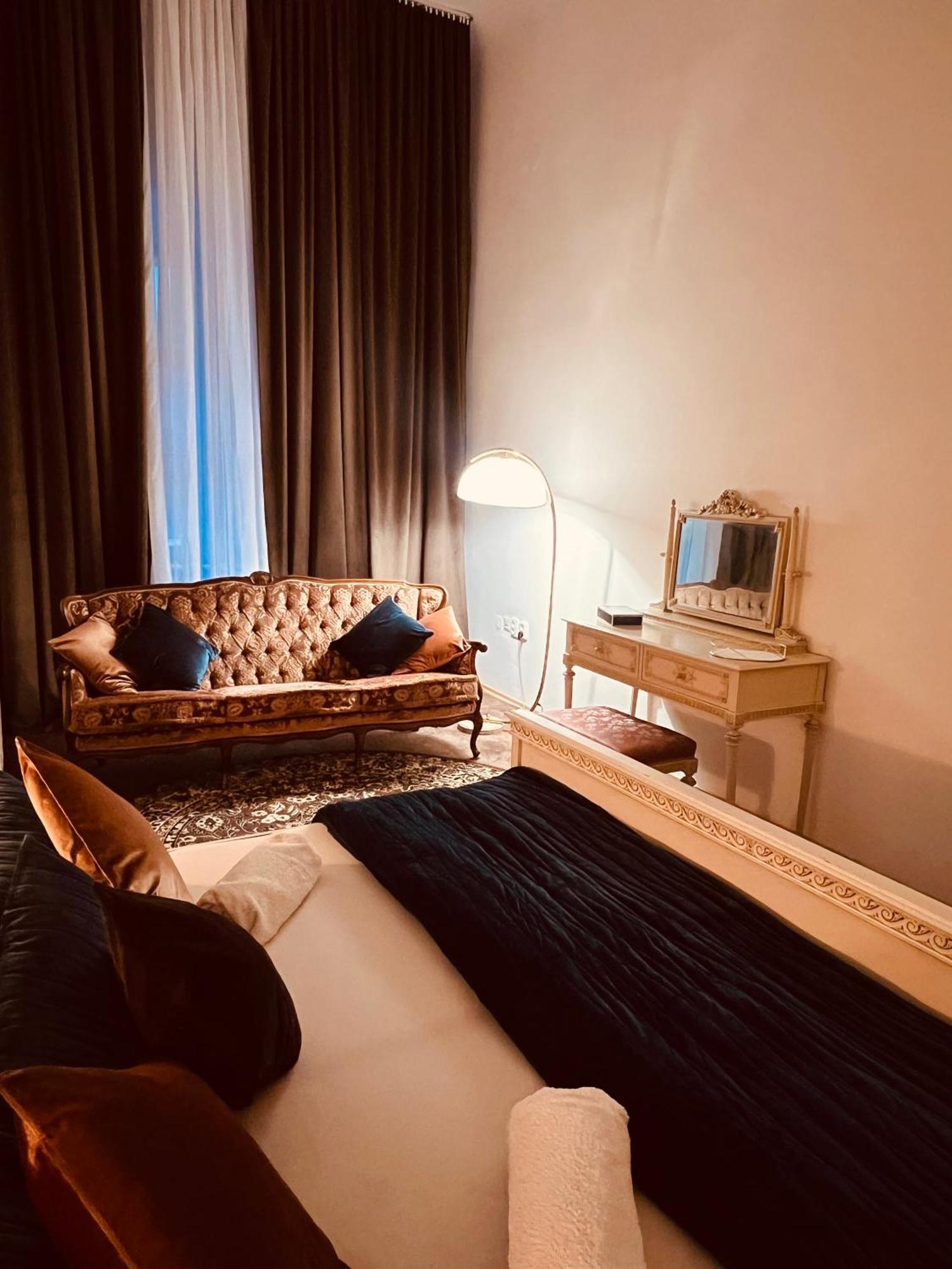 Csaky Palace Bratislava 1 Appartement Buitenkant foto