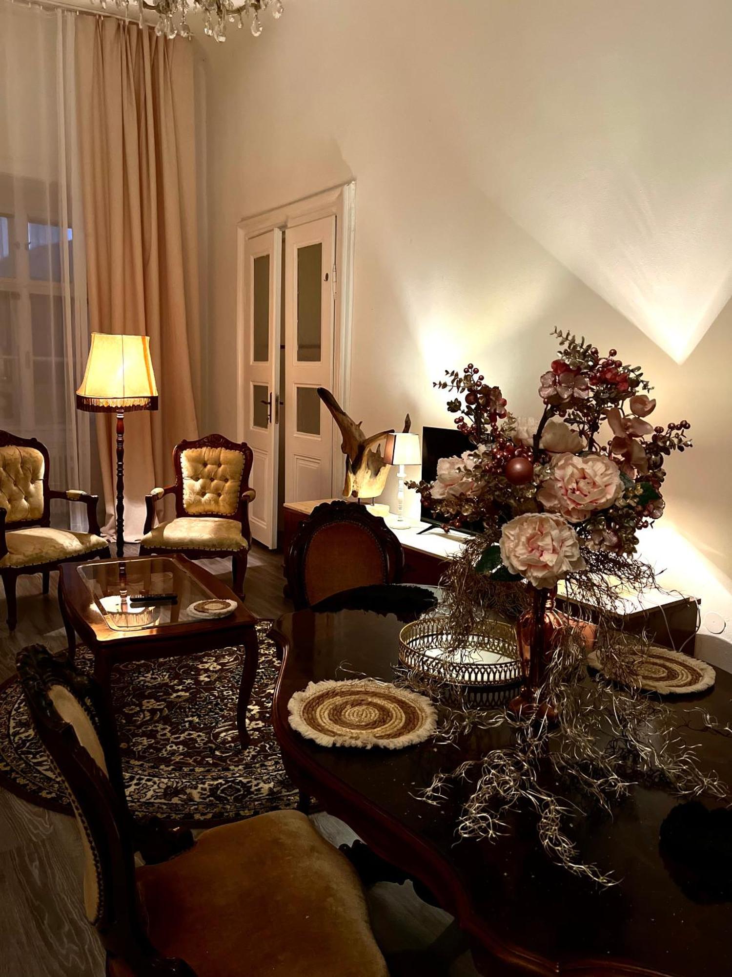 Csaky Palace Bratislava 1 Appartement Buitenkant foto